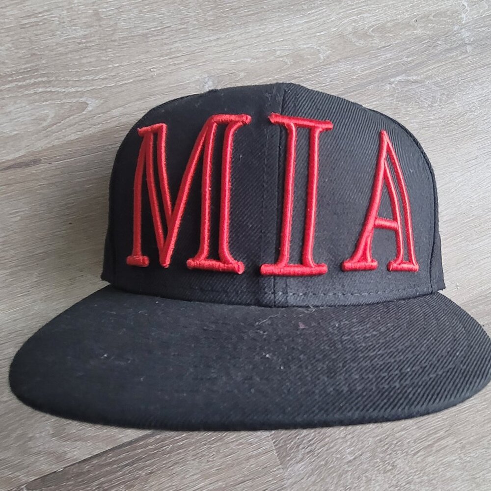 MENS - MIAMI HEAT HAT SIZE 7 - BARELY USED - LIKE NEW !